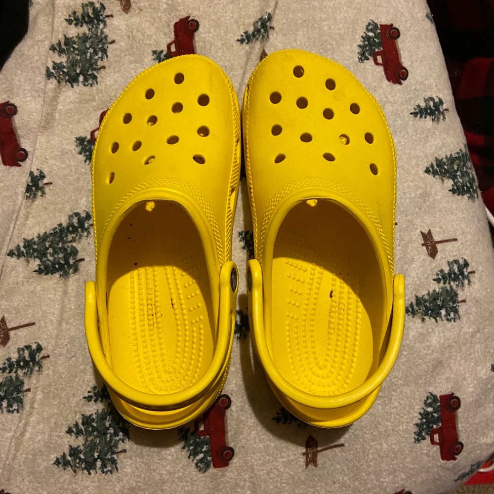 Yellow crocs size 7